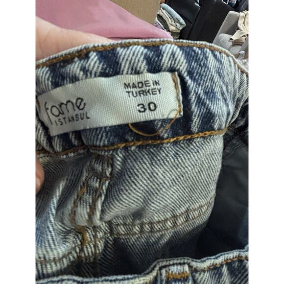 Fame Istanbul Jeans Size 30 Button Closure Wide Bottoms - Picture 7 of 7